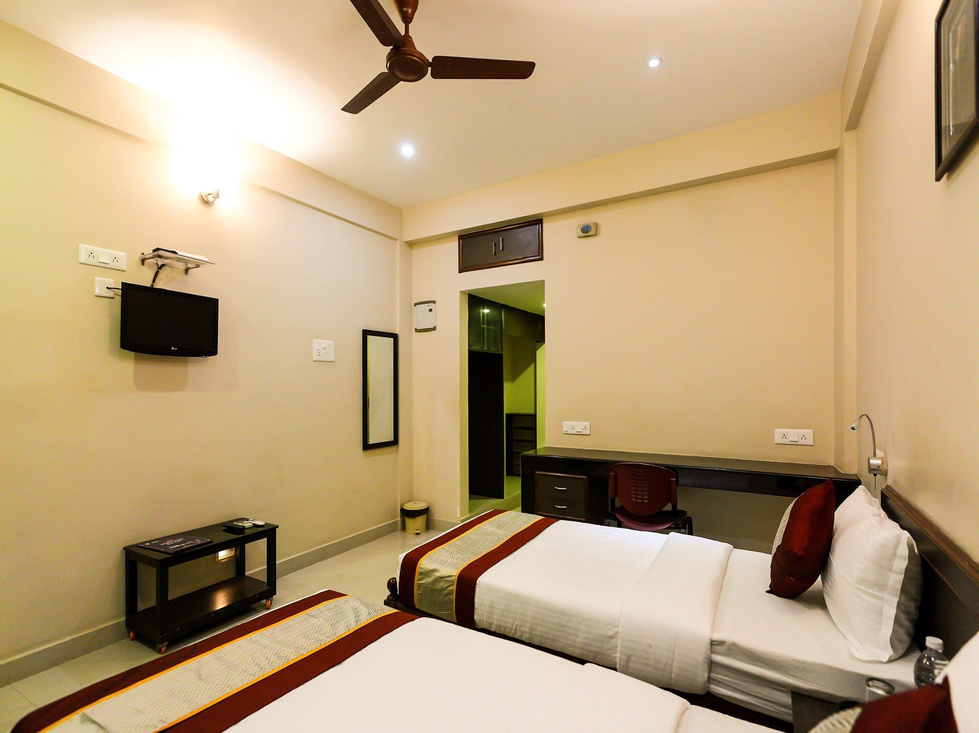 Oyo Flagship 12665 Chrompet Hotel Chennai Ngoại thất bức ảnh